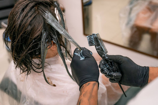 Herbal vs. Chemical Hair Dyes: Why Natural Colourants are Better for Your Hair
